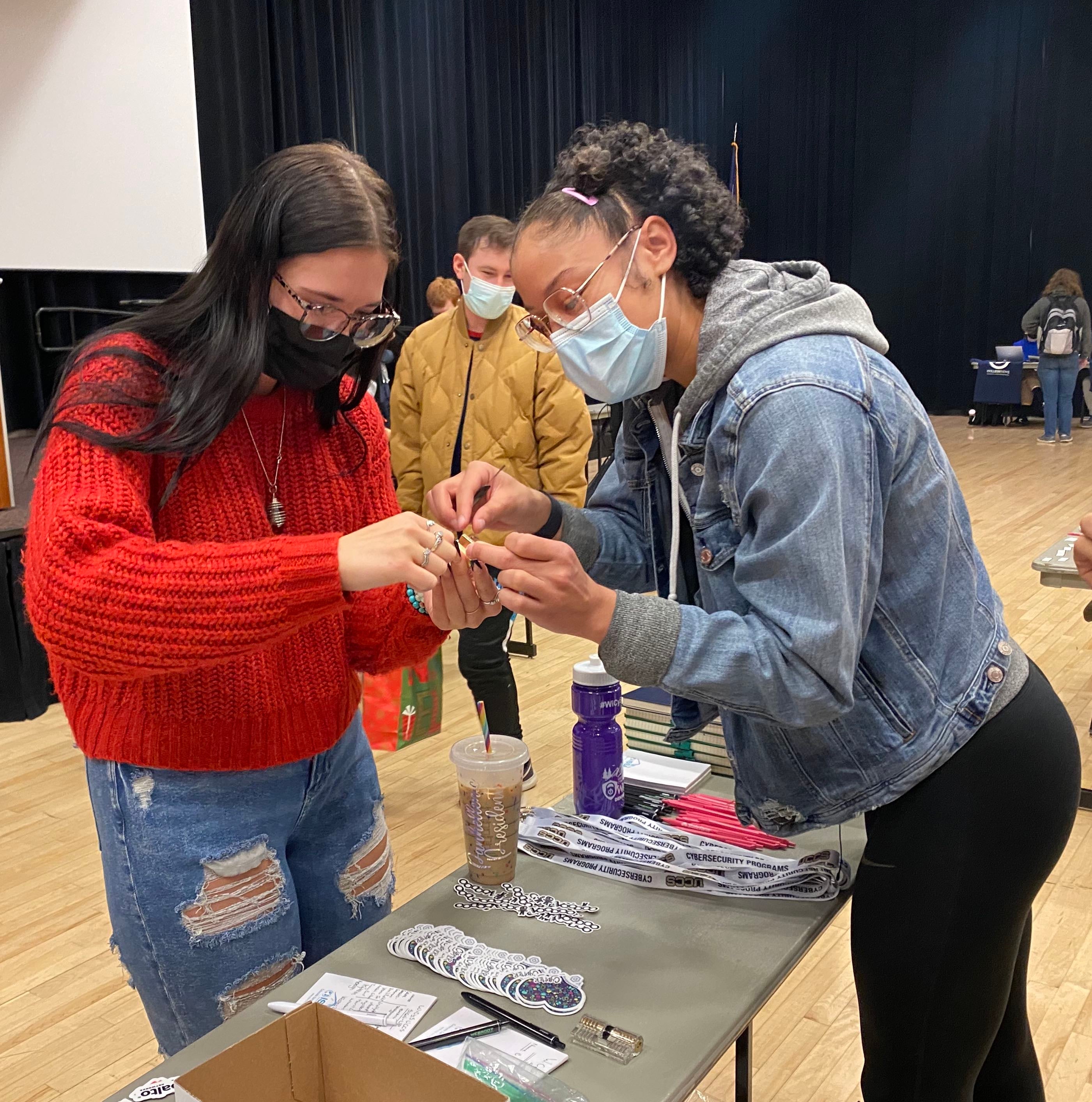 WiCyS Club Fair Lockpicking
